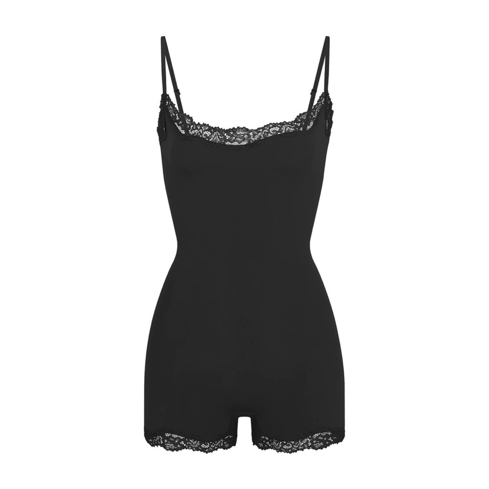SKIMS FITS EVERYBODY LACE ONESIE ONYX SMALL